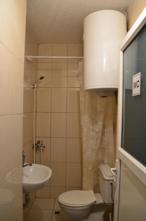 Moonlight Hostel Приштина Экстерьер фото