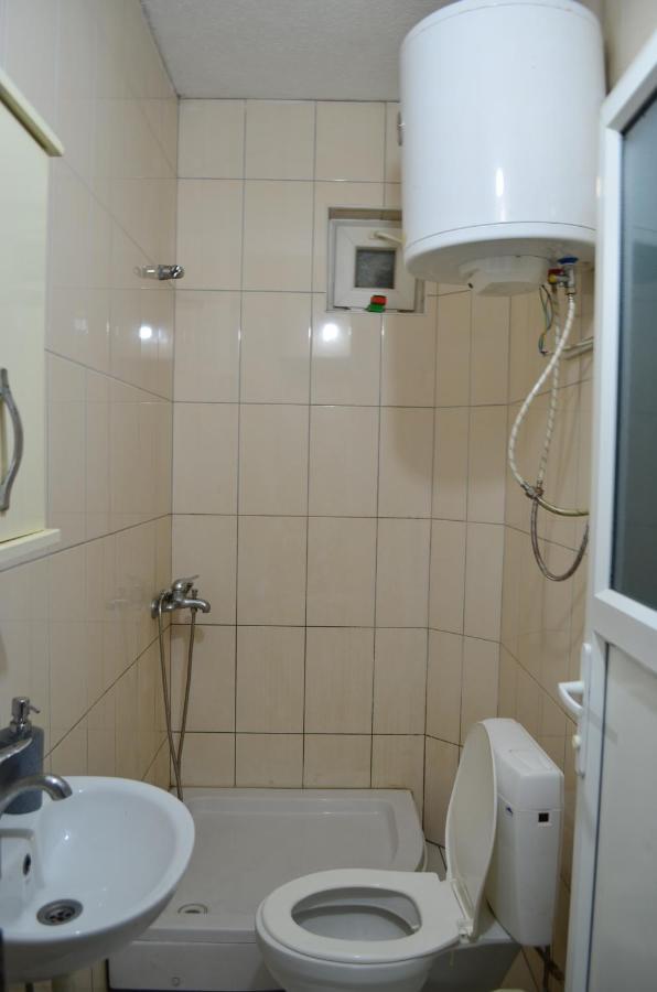 Moonlight Hostel Приштина Экстерьер фото