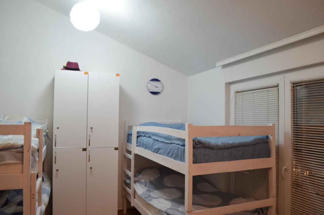 Moonlight Hostel Приштина Экстерьер фото