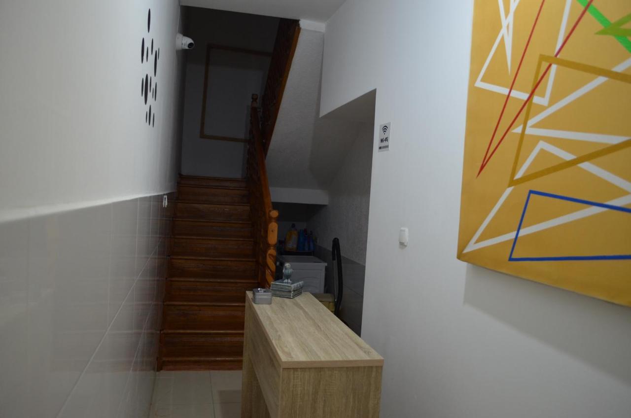 Moonlight Hostel Приштина Экстерьер фото