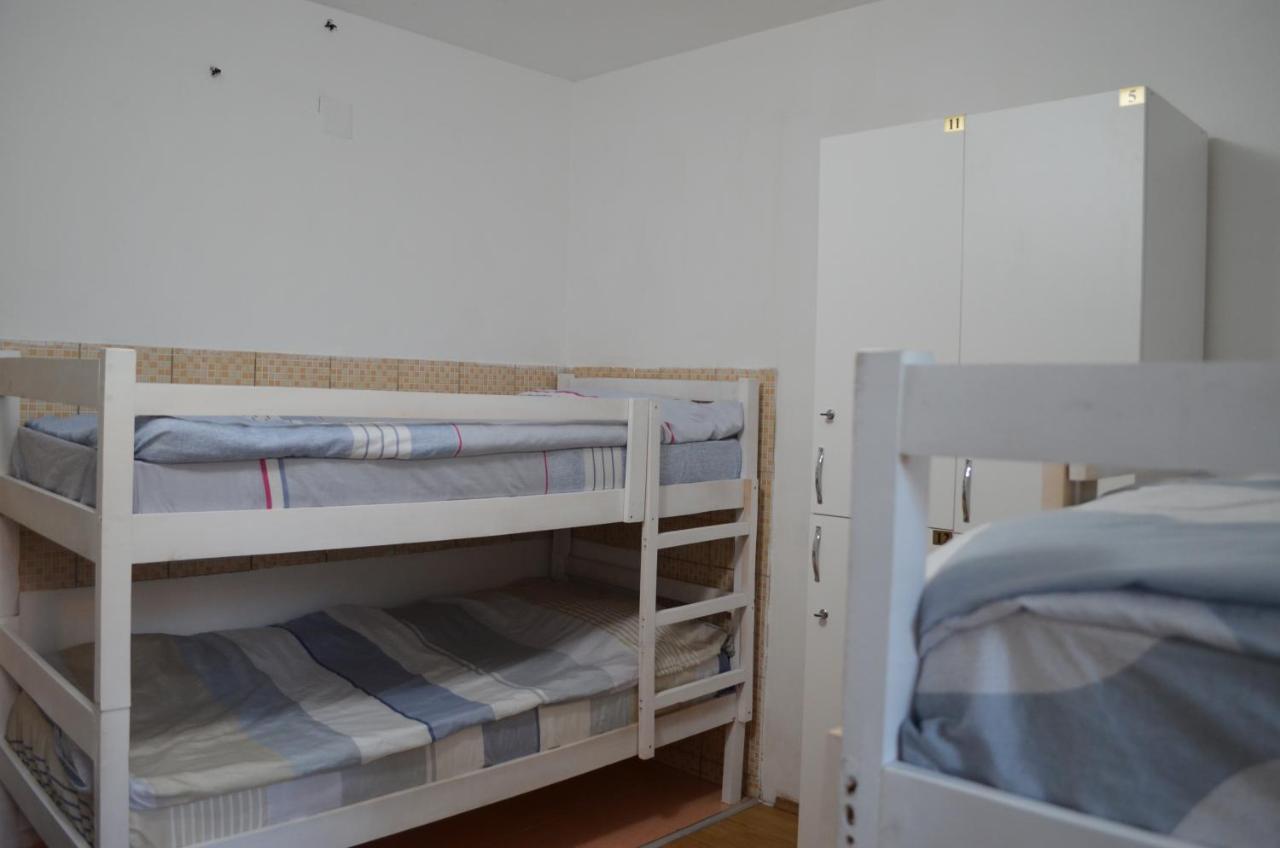 Moonlight Hostel Приштина Экстерьер фото