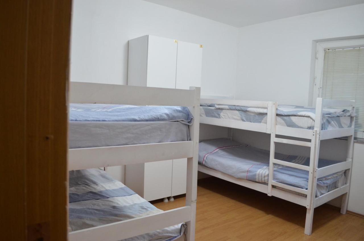 Moonlight Hostel Приштина Экстерьер фото