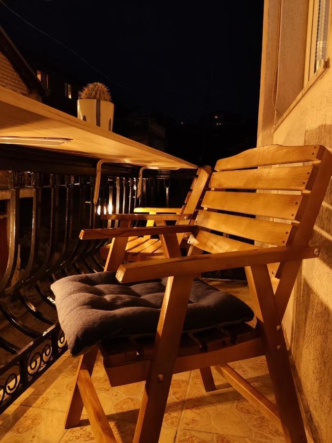 Moonlight Hostel Приштина Экстерьер фото