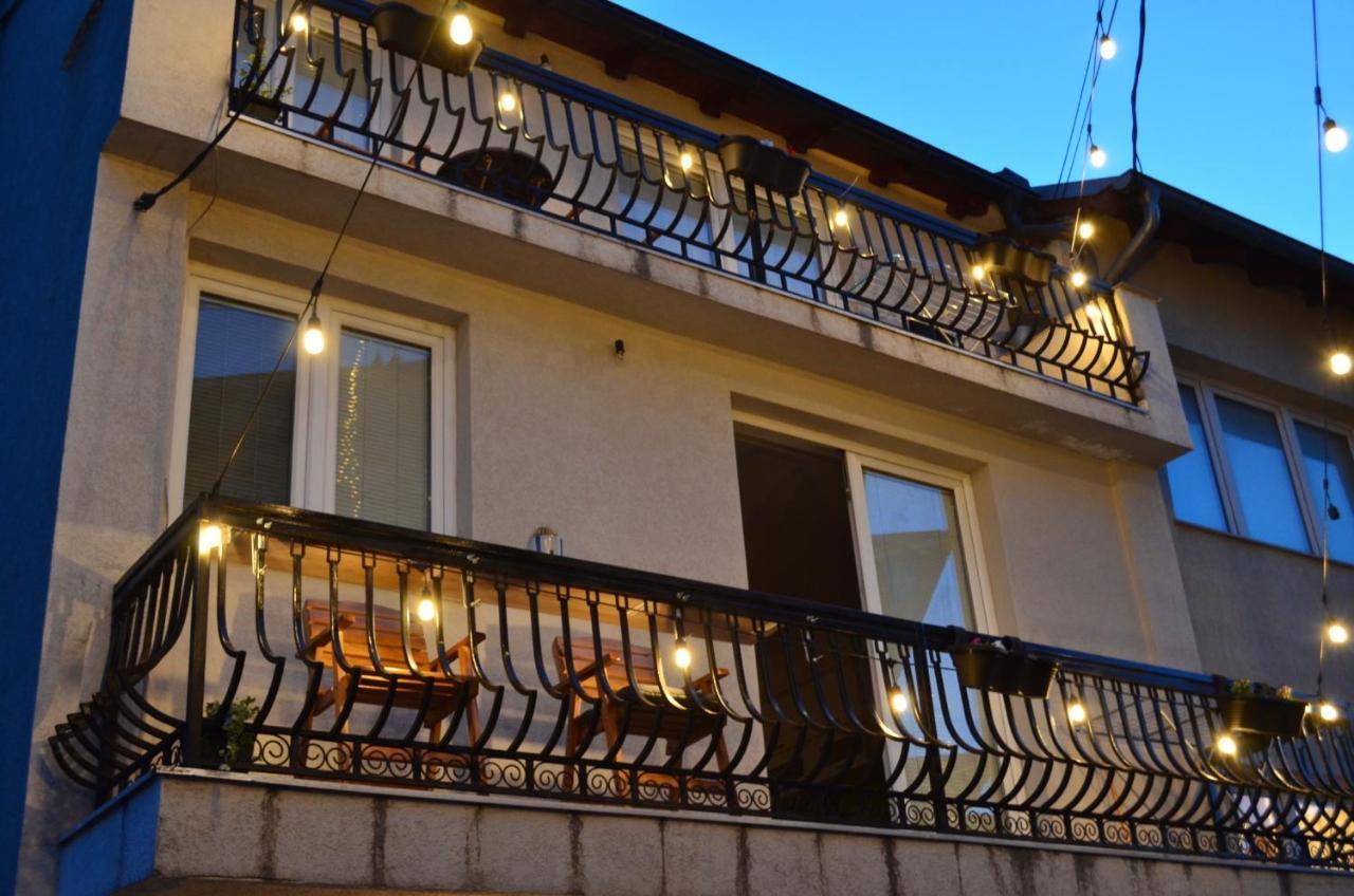 Moonlight Hostel Приштина Экстерьер фото