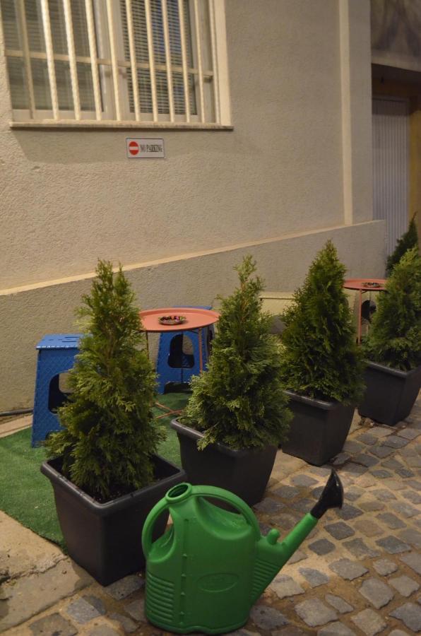 Moonlight Hostel Приштина Экстерьер фото