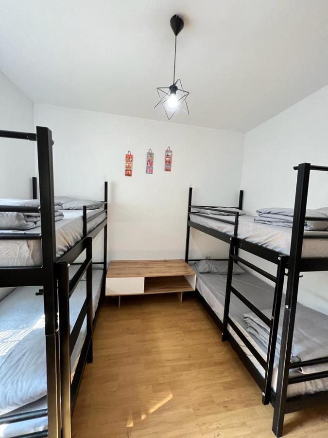 Moonlight Hostel Приштина Экстерьер фото